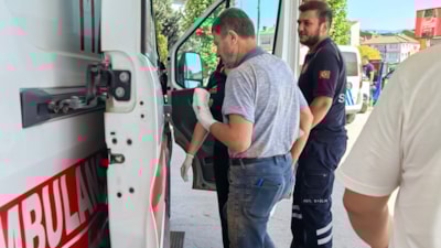 Bursa'da elini bıçkıya kaptırdı: Parmakları parçalandı