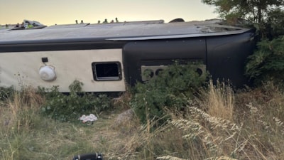 Balıkesir'de şarampole devrilen otobüsteki 27 kişi yaralandı