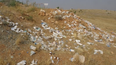 Konya'da yol kenarında çok sayıda kullanılmamış ilaç kutusu bulundu