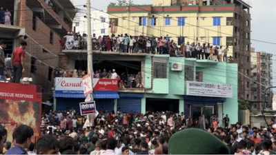 Bangladeş'te eğitim uçağı düştü: 25'i çocuk 27 kişi öldü