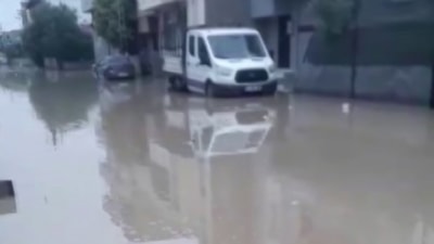 Adana'da üç günde ikinci kez su borusu patladı: Mahalle sular altında kaldı