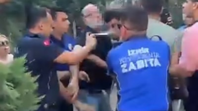 İzmir'de zabıta şiddeti: Seyyar satıcıyı defalarca yumrukladı