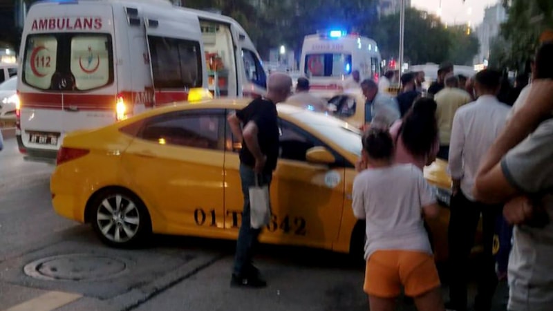 Adana'da tartıştığı 2 taksi şoförünü ayaklarından vurdu