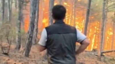 Eskişehir'de ormancıların yangının ortasında kaldığı anlar ortaya çıktı