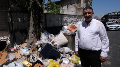 İzmir Konak'ta çöp yığınları