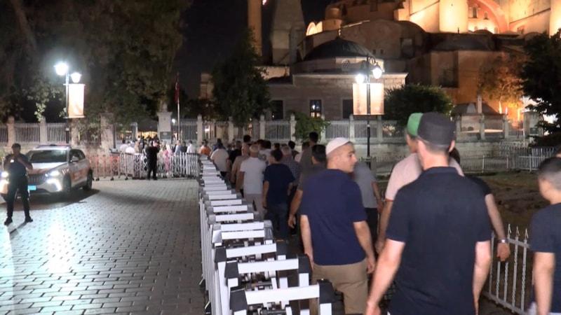Ayasofya'nın açılış yıl dönümüne özel sabah namazında bir araya gelindi