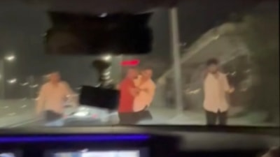 Şanlıurfa'da trafik magandaları önünü kestikleri araca saldırdı