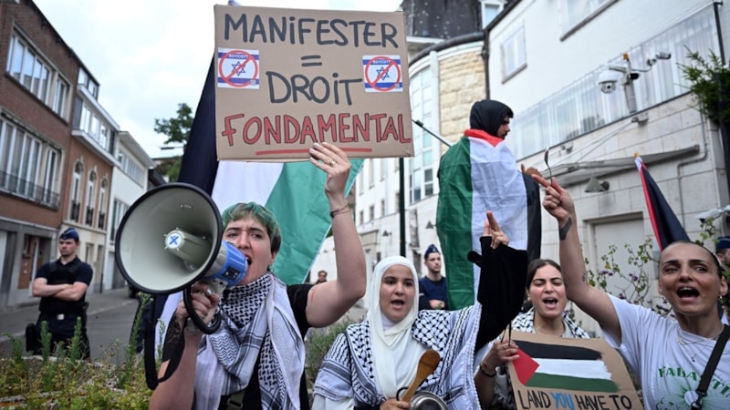 Belçika'da yüzlerce kişiden Gazze'ye destek: İsrail Büyükelçiliği önünde protesto gösterisi düzenlendi