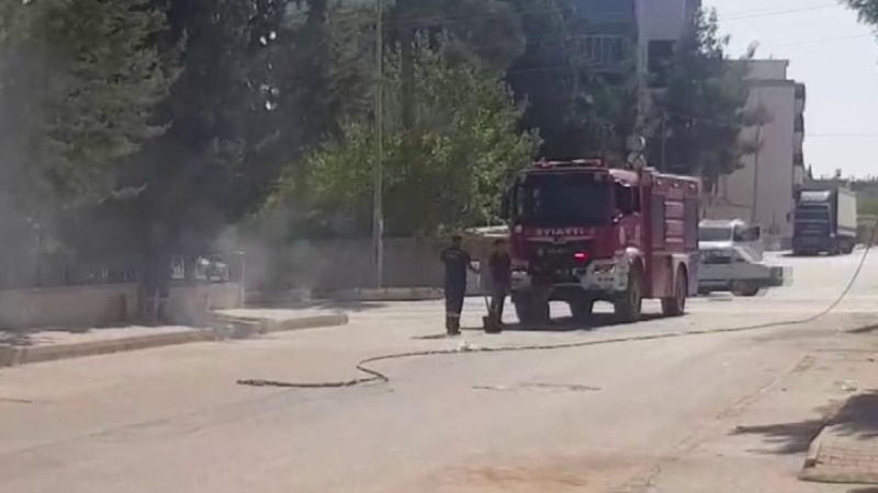 Adıyaman'da yüksek sıcaklıktan elektrik hattı yandı
