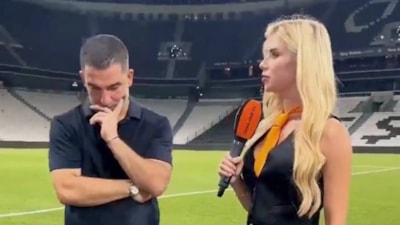 Arda Turan'ın Ukraynalı muhabirle göz teması kurmama çabası