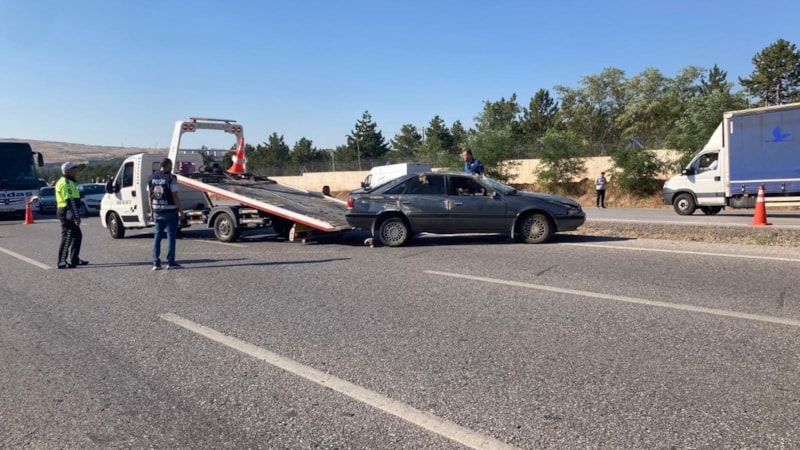 Ankara’da arızalanan otobüse kamyonet çarptı: 2 ölü