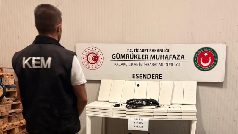 Hakkari'de İran'dan Türkiye'ye giriş yapan tırda 300 kilo uyuşturucu yakalandı