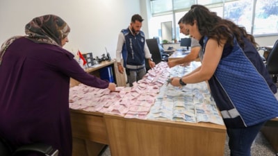 Van'da zabıtanın yakaladığı dilencinin üzerinden 75 bin 950 lira çıktı