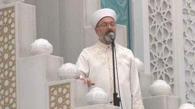 Diyanet İşleri Başkanı Erbaş'tan yangınlara karşı yağmur duası