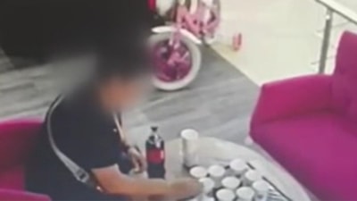 Ankara'da eltisinin içeceğine ilaç koyan kadının görüntüsü güvenlik kamerasına yansıdı