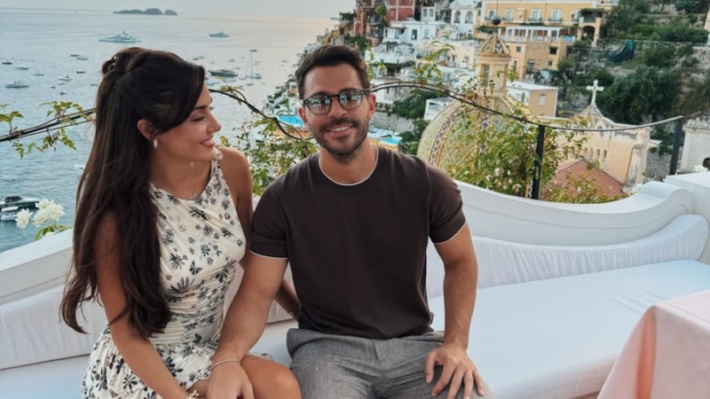 Hande Erçel ve Hakan Sabancı çiftinden romantik pozlar