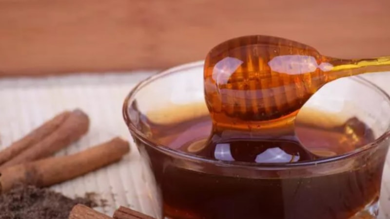 Bal ve tarçın karışımı sağlık dağıtıyor! İşte faydaları...