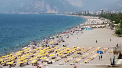 Antalya'da nem yüzde 80'e ulaştı: Sahiller doldu