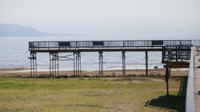 Bursa'da bir dönem deniz otobüsünün yanaştığı iskele, karada kaldı