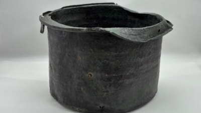 İzmir Bergama'da 1.400 yıllık bronz kazan bulundu