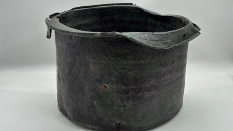 İzmir Bergama'da 1.400 yıllık bronz kazan bulundu