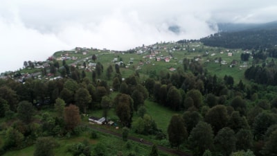 Sıcaktan bunalan vatandaşlar tercihlerini Karadeniz’in yaylalarından yana kullanıyor