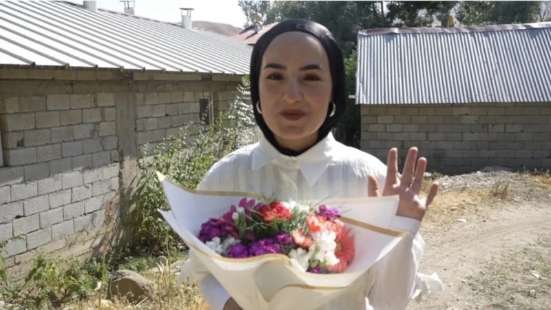 YKS'de babası çiçeklerle karşılamıştı: Milyoner'e katıldı! İşte kazandığı rakam...