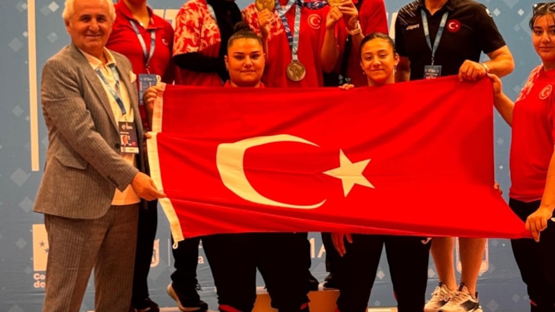 Genç halterci Tuğba Kıvıkoğlu Avrupa şampiyonu