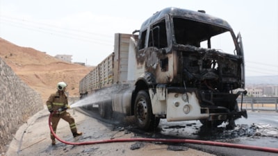 Şırnak'ta seyir halindeki tır alev alev yandı