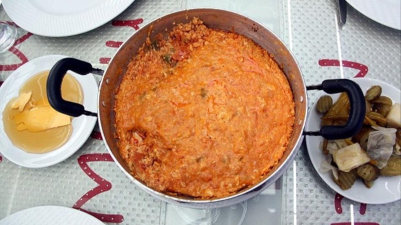 Ne yumurta, ne kaşar! Menemene bu malzemeyi ekleyen nirvana yapar...