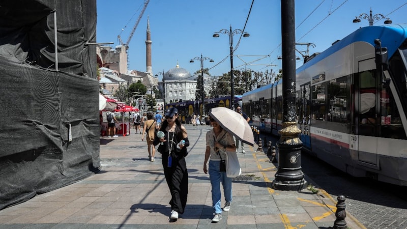 İstanbul'da sıcak hava vatandaşları bunalttı