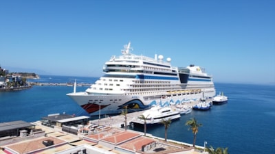 Aydın Kuşadası’na 3 kruvaziyerle 9 binin üzerinde turist geldi