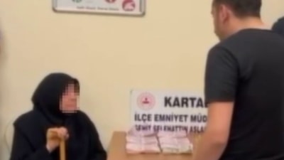 İstanbul'da telefonda kendilerini polis olarak tanıtıp, yaşlı kadını dolandırdılar