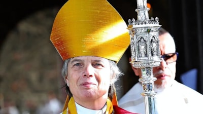 İngiltere'de kiliseye eşcinsel kadın başpiskopos atandı: Halk tepkili