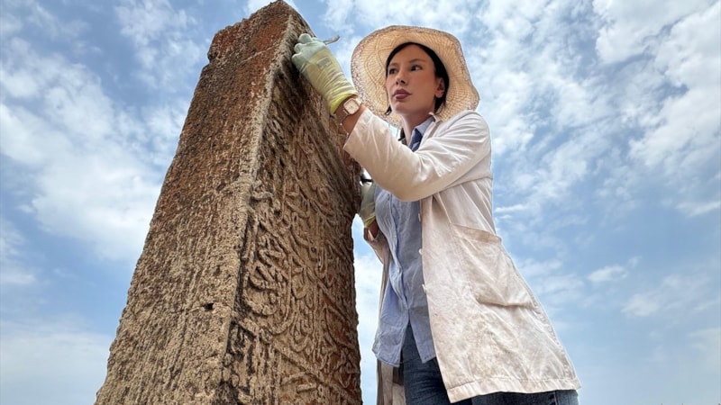 Van'daki Selçuklu Mezarlığı'nda 6 yeni mezar gün yüzüne çıkarıldı