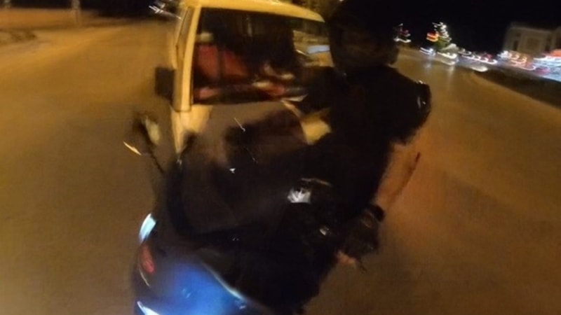 Eskişehir'de çarptıkları motosiklet sürücüsüne ambulans çağırmadılar