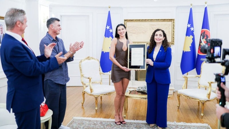 Dua Lipa Kosova vatandaşlığı aldı