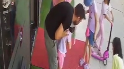 Kırıkkale'de boğazına şeker kaçan çocuğu, kuaför 'Heimlich' manevrasıyla kurtardı