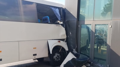 Tekirdağ’da OSB giriş takına çarpan servisteki 19 kişi yaralandı