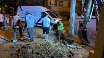 Kocaeli'de altyapı kazısında doğalgaz borusu hasar gördü: Mahalleyi koku sardı