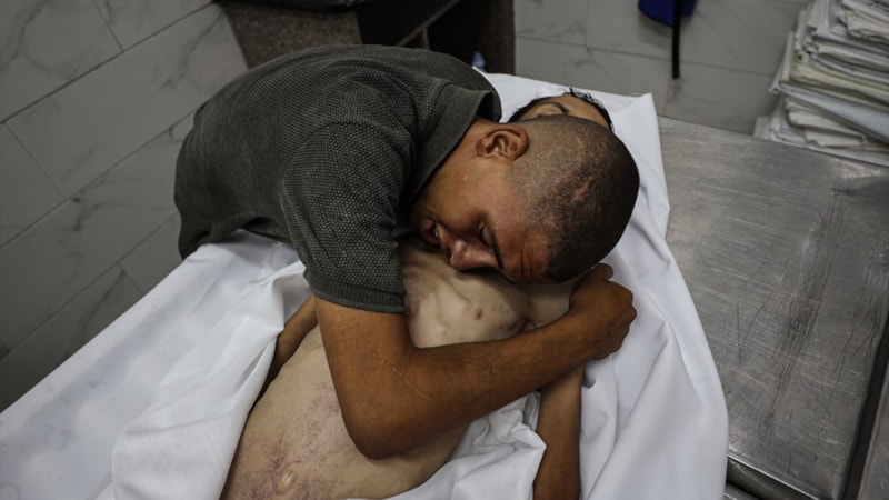 Gazze'de bir çocuk daha açlığa kurban gitti