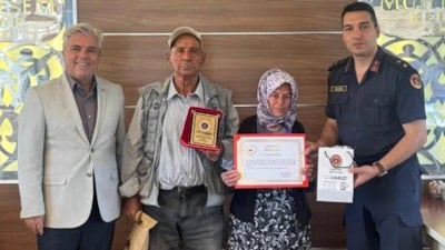 Afyonkarahisar'da yaşlı bir çift evlerini jandarmaya bağışladı