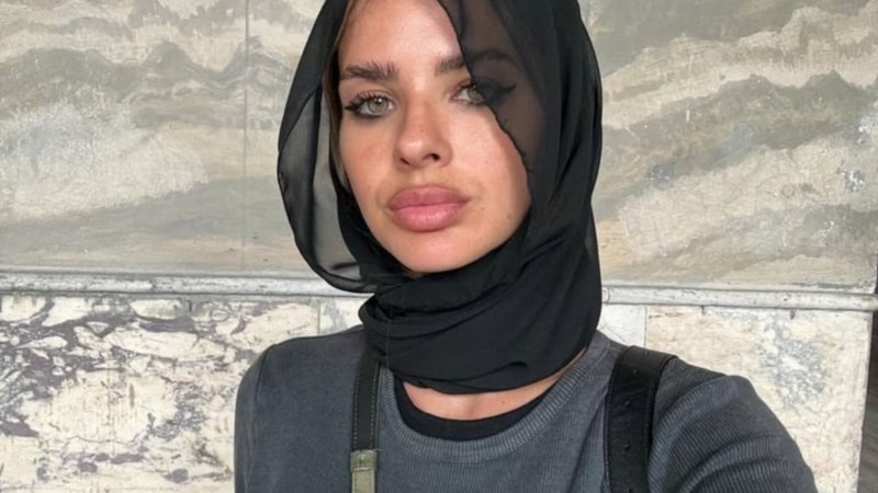 Icardi'nin sevgilisi Suarez, taktığı başörtüsü için eleştiren takipçisine yanıt verdi