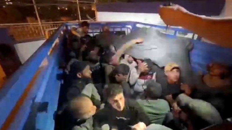 Hatay'da göçmen operasyonu: Fileyle kapatılan kamyonet kasasında yakalandılar