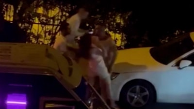 İstanbul'da sarhoş adam otomobilleri tekmeleyip küfürler savurdu