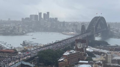 Avustralya'da onbinler yağmur altında Gazze için yürüdü