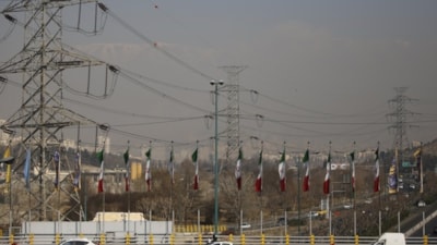 İran'da 'tüketim sınırları aştıkları' gerekçesiyle, kamu kurumlarının elektriği kesildi