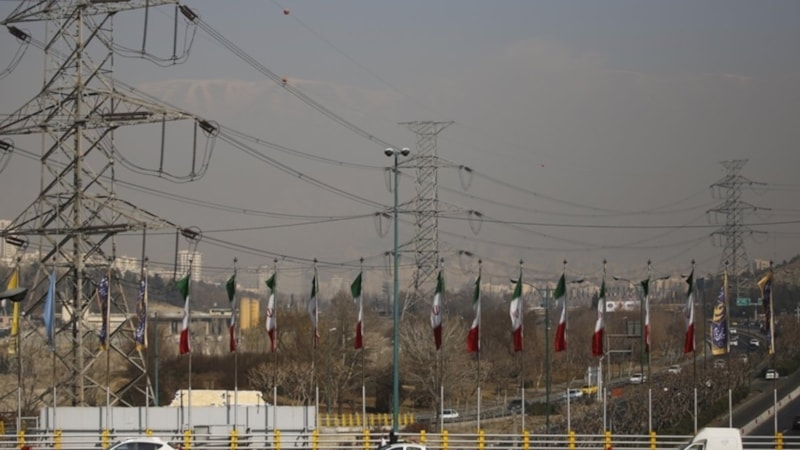 İran'da 'tüketim sınırları aştıkları' gerekçesiyle, kamu kurumlarının elektriği kesildi