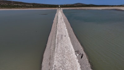 Kuraklık ile suların çekilmesi, eski İzmir-Çeşme yolunu ortaya çıkardı