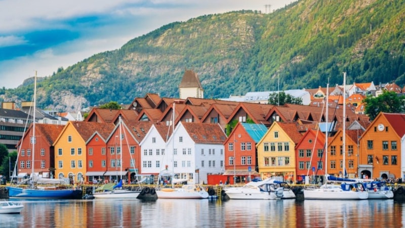 Norveç'in masal dünyasını andıran renkli evleri